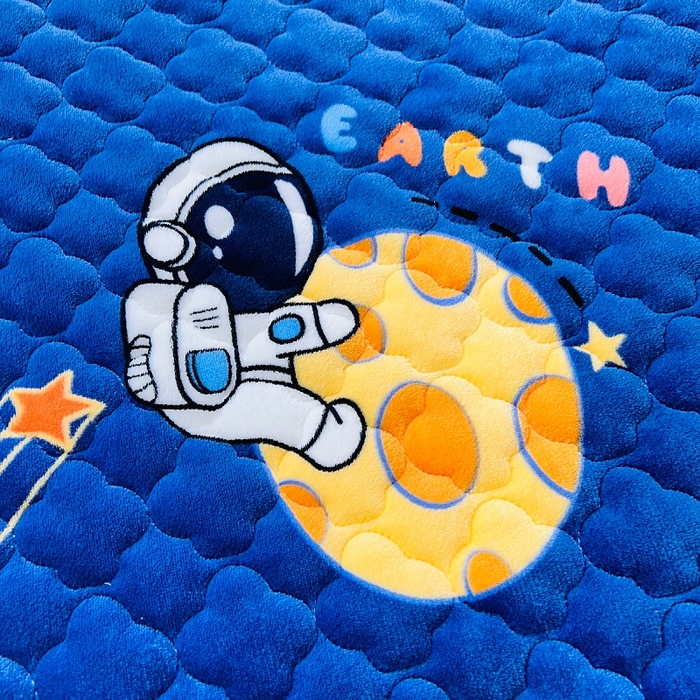 91家纺网 家纺一手货源 找家纺 小虾米 2024新款加厚上下床牛奶绒夹棉床笠款 遨游太空