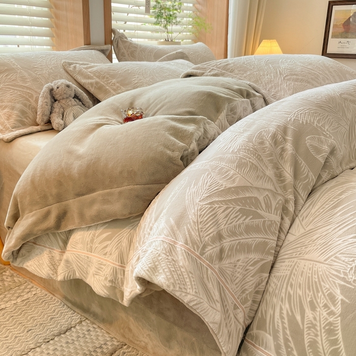 91家纺网 家纺一手货源 找家纺 简如 2025新款A类加厚冰岛立体雕花牛奶绒浮雕绒四件套（有买家秀） 丛草集-卡其