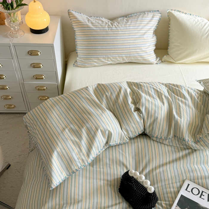 91家纺网 家纺一手货源 找家纺 艾莱家纺 2024新款七彩贝壳系列100S全棉柔顺加厚磨毛四件套 幻珊-黄细条