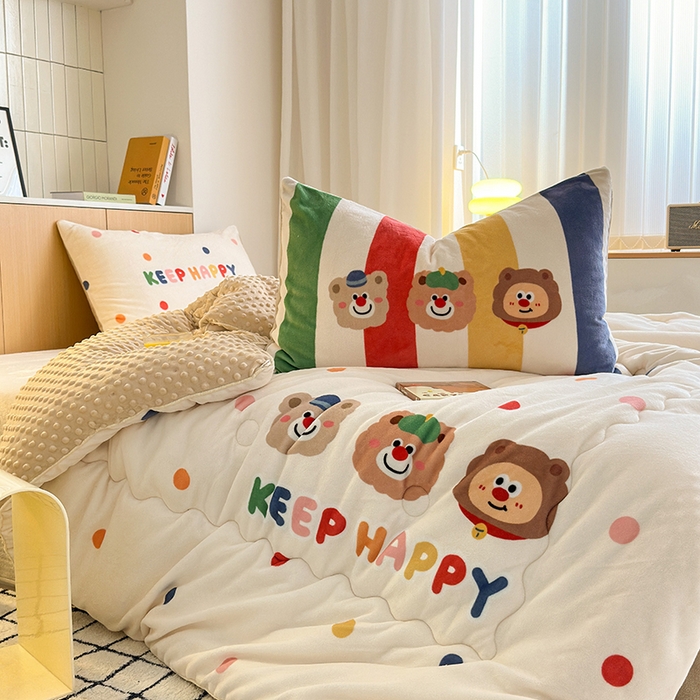 91家纺网 家纺一手货源 找家纺 2024新款卡通大版高克重牛奶绒豆豆被四件套 三只熊