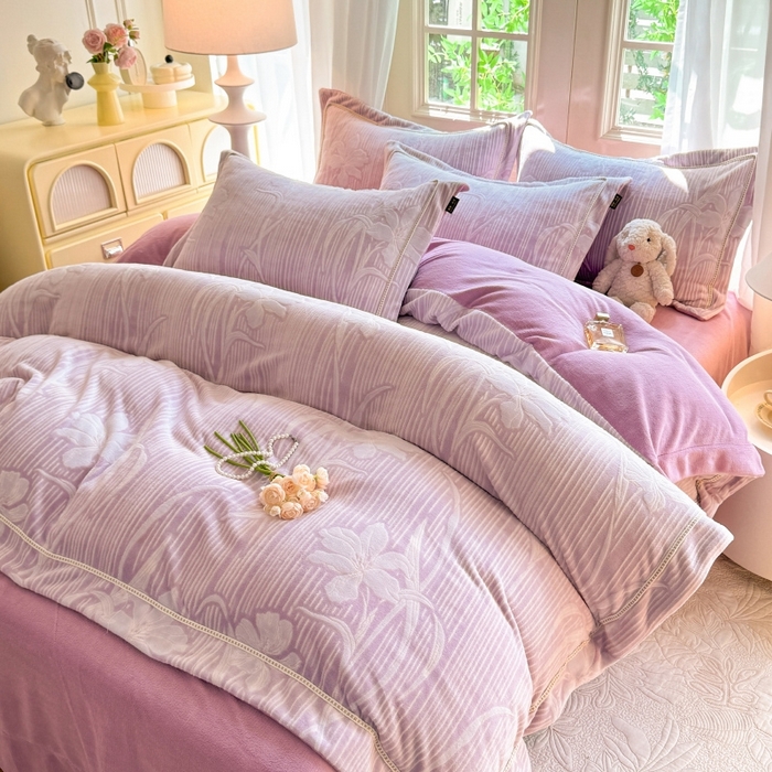 91家纺网 家纺一手货源 找家纺 简如 2025新款A类加厚冰岛立体雕花牛奶绒浮雕绒四件套（有买家秀） 蔓朵-熏衣紫