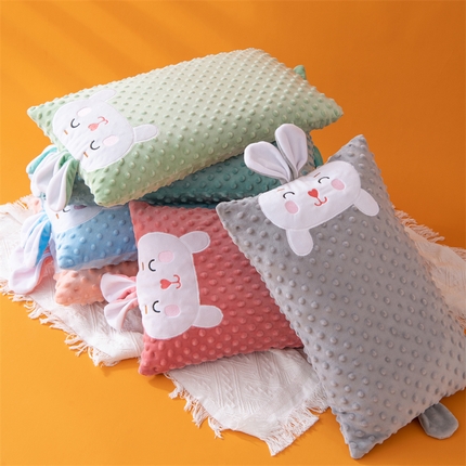 91家纺网 家纺一手货源 找家纺 （总）织布人 2024新款枕头小兔豆豆绒安抚枕1-12岁儿童枕学生宿舍枕套+枕芯