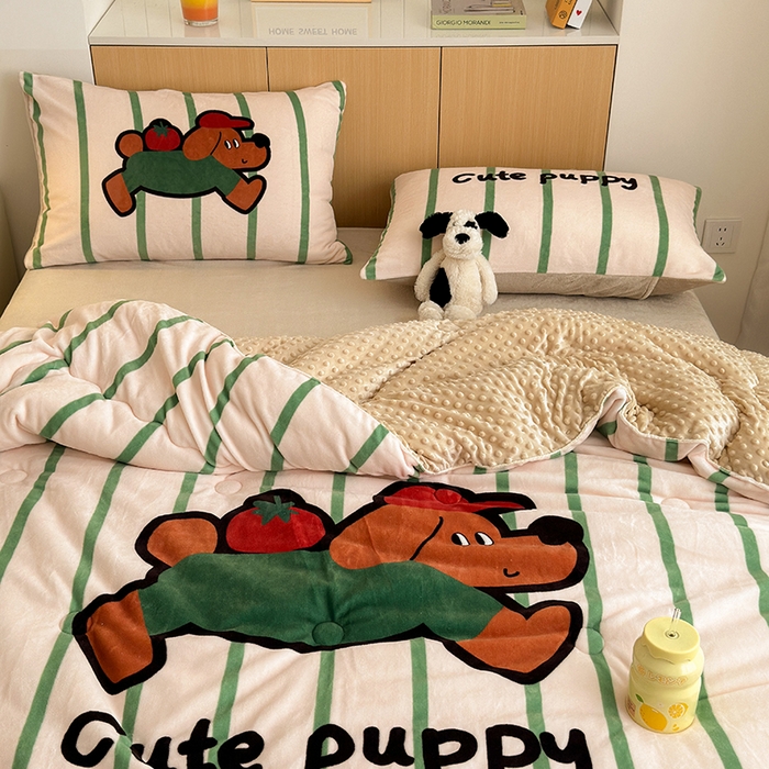 91家纺网 家纺一手货源 找家纺 2024新款卡通大版高克重牛奶绒豆豆被四件套 番茄狗