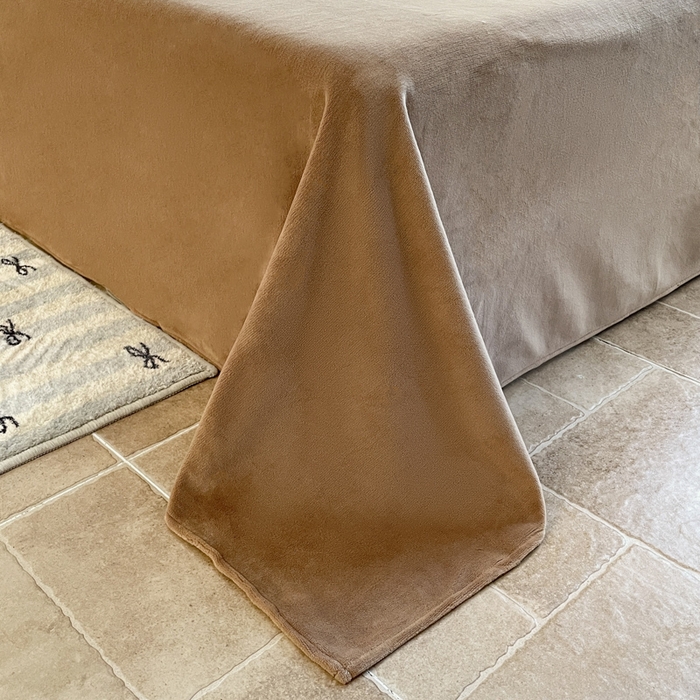 91家纺网 家纺一手货源 找家纺 呗旺鹿 2024新款高克重卡通印花牛奶绒四件套毛巾绣牛奶绒四件套 斑点特斯拉