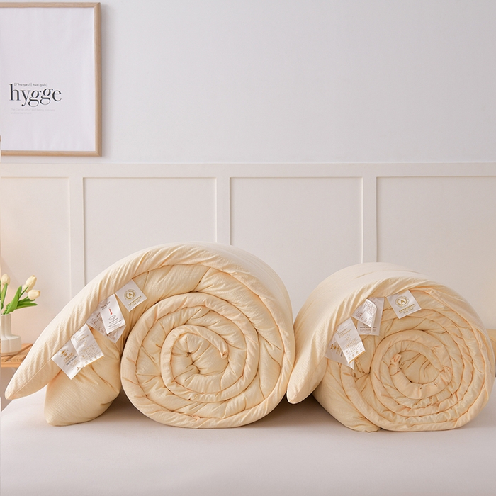 91家纺网 家纺一手货源 找家纺 预言家纺 2024新款良品压花冬被子母被 良品奶黄