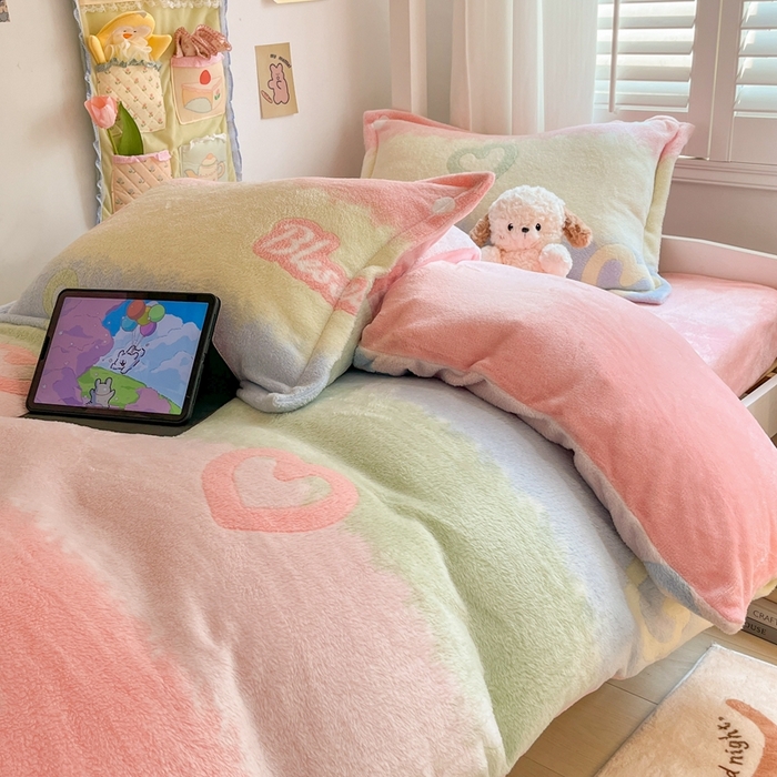 91家纺网 家纺一手货源 找家纺 川悦生活 2024新款雪花绒宿舍三件套 彩虹爱语粉