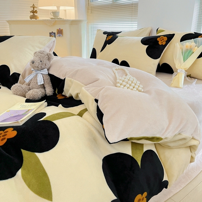 91家纺网 家纺一手货源 找家纺 帅露家纺 2024新款高克重牛奶绒印花四件套 安冉