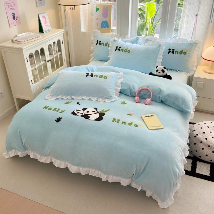 91家纺网 家纺一手货源 找家纺 易禾家纺 2024新款高克重加厚保暖牛奶绒四件套熊猫宝宝系列 熊猫宝宝--蓝