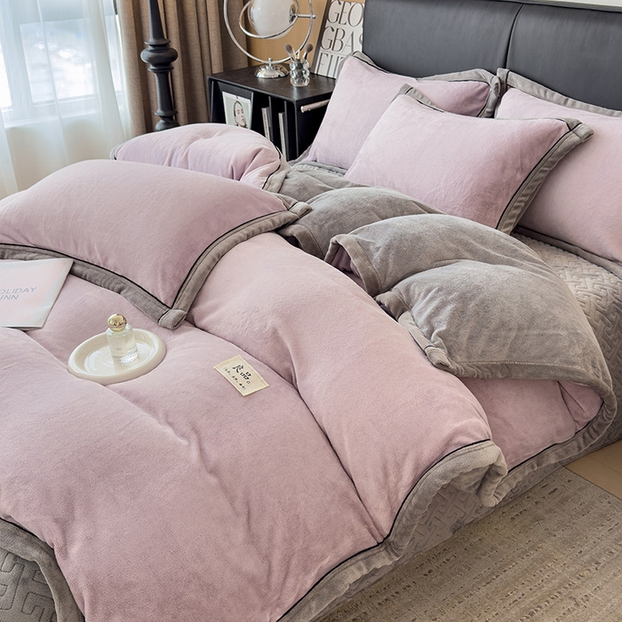 91家纺网 家纺一手货源 找家纺 欧邦 新款纯色牛奶绒单被套夹棉床盖三件套四件套 胭紫+浅灰