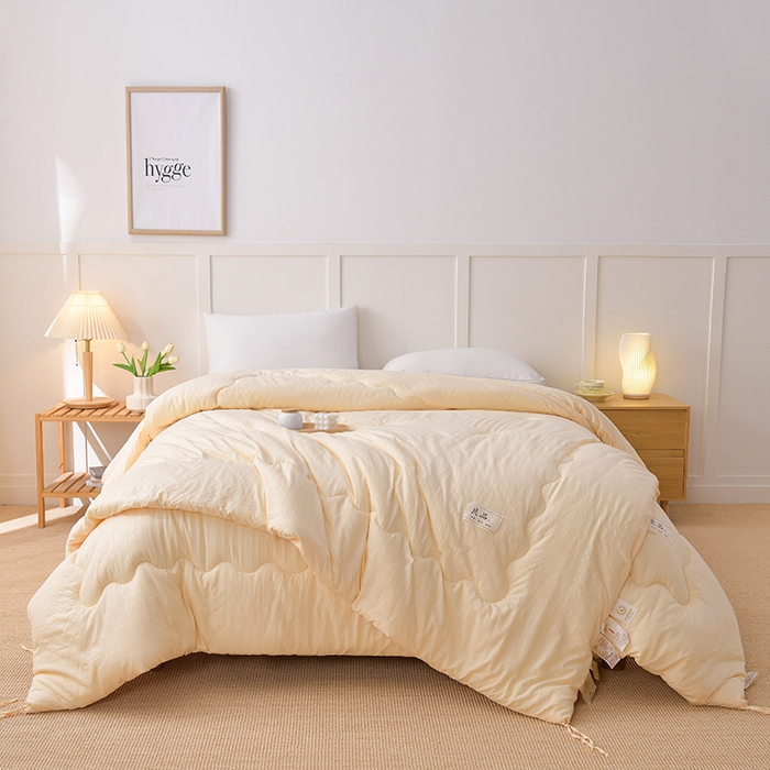 91家纺网 家纺一手货源 找家纺 预言家纺 2024新款良品压花冬被子母被 良品奶黄