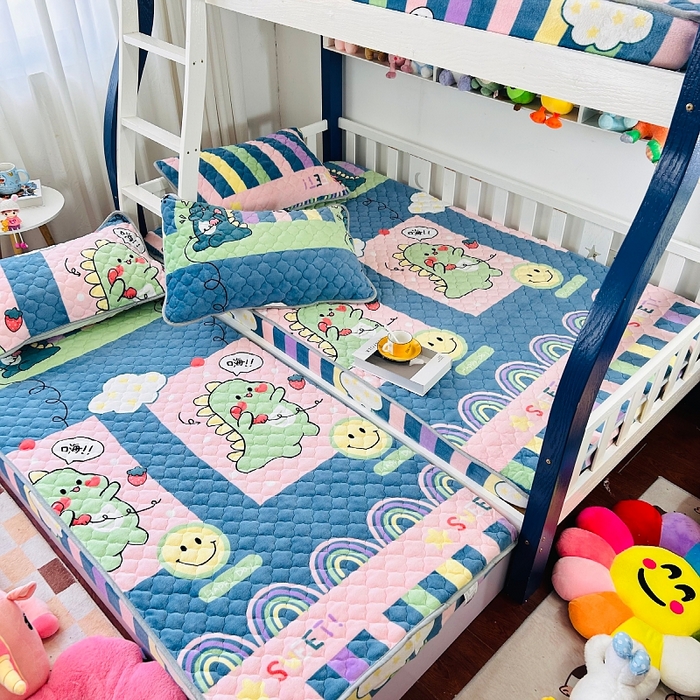 91家纺网 家纺一手货源 找家纺 小虾米 2024新款加厚上下床牛奶绒夹棉床笠款 恐龙宝宝