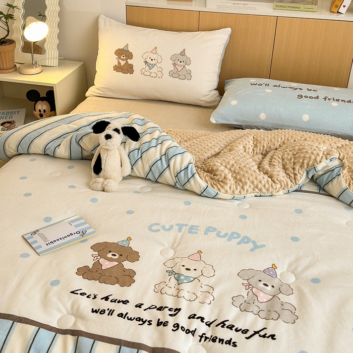 91家纺网 家纺一手货源 找家纺 2024新款卡通大版高克重牛奶绒豆豆被四件套 快乐汪