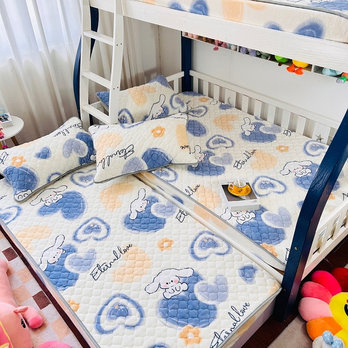 91家纺网 家纺一手货源 找家纺 小虾米 2024新款加厚上下床牛奶绒夹棉床笠款 爱心天使