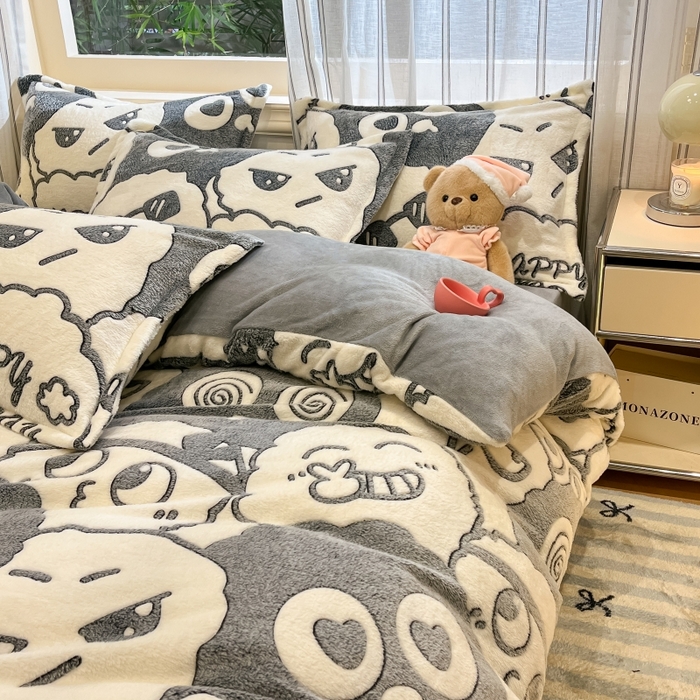 91家纺网 家纺一手货源 找家纺 贝扬思家纺 2024新款加厚雪花绒印花四件套 好多黑球