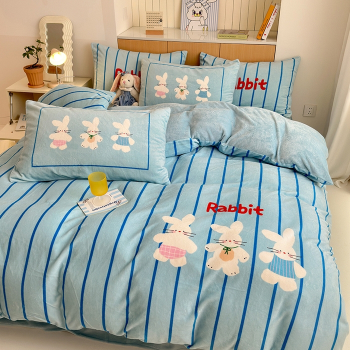 91家纺网 家纺一手货源 找家纺 2024新款大版卡通双面高克重牛奶绒床单款四件套 三只兔