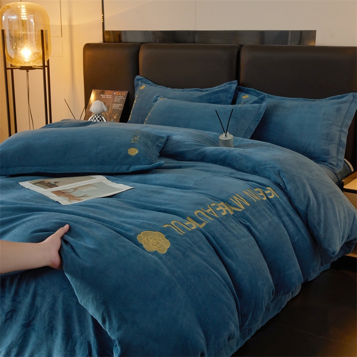 91家纺网 家纺一手货源 找家纺 招财狼家纺  2024新款7斤高克重牛奶绒刺绣四件套 山茶花-宝石蓝