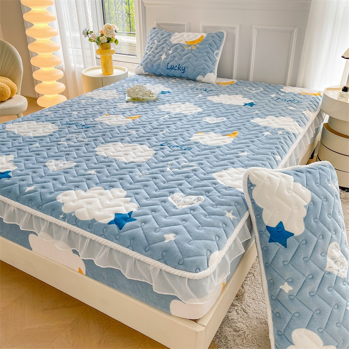 91家纺网 家纺一手货源 找家纺 小萌虎 2024新款牛奶绒夹棉花边床笠 在云端