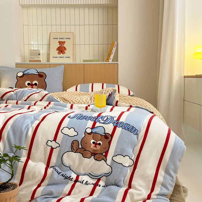 91家纺网 家纺一手货源 找家纺 2024新款卡通大版高克重牛奶绒豆豆被四件套 云朵熊