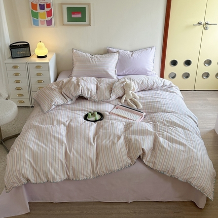 91家纺网 家纺一手货源 找家纺 艾莱家纺 2024新款七彩贝壳系列100S全棉柔顺加厚磨毛四件套 幻珊-紫细条