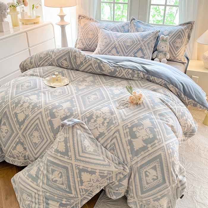 91家纺网 家纺一手货源 找家纺 简如 2025新款A类加厚冰岛立体雕花牛奶绒浮雕绒四件套（有买家秀） 洛莉-蓝