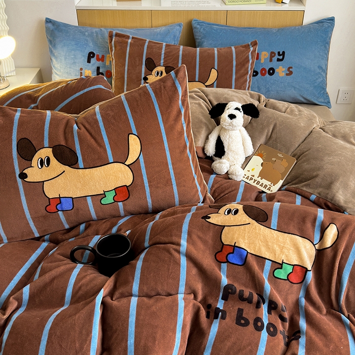 91家纺网 家纺一手货源 找家纺 2024新款大版卡通双面高克重牛奶绒床单款四件套 腊肠狗