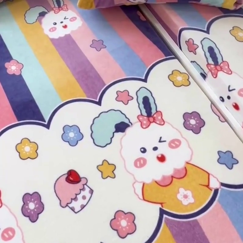 91家纺网 家纺一手货源 找家纺 小虾米 2024新款加厚上下床牛奶绒床笠款 彩虹兔