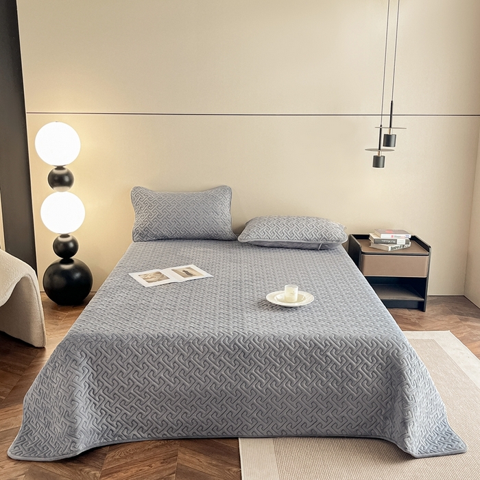 91家纺网 家纺一手货源 找家纺 欧邦 新款提花针织绒牛奶绒单被套夹棉床盖三件套四件套 初见-珍珠灰