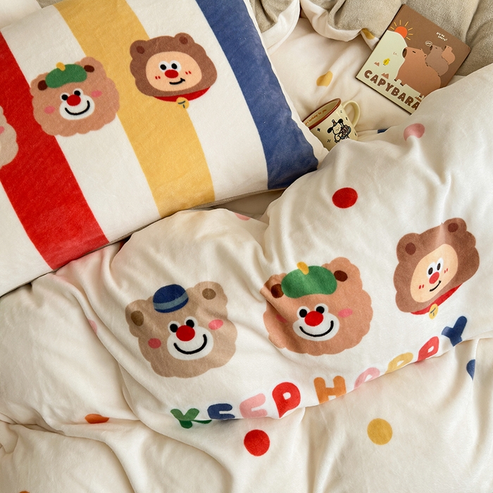 91家纺网 家纺一手货源 找家纺 2024新款大版卡通双面高克重牛奶绒床单款四件套 三只熊