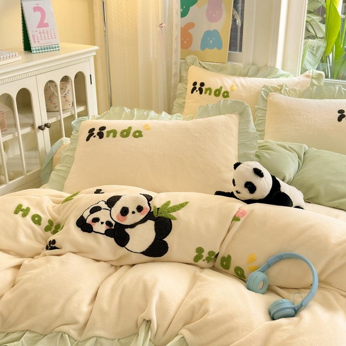 91家纺网 家纺一手货源 找家纺 易禾家纺 2024新款高克重加厚保暖牛奶绒四件套熊猫宝宝系列 熊猫宝宝--奶绿