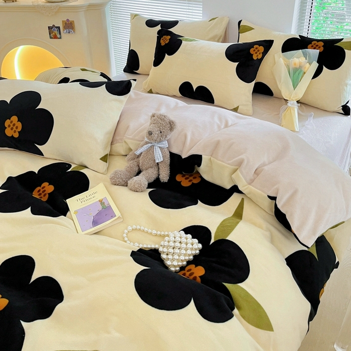 91家纺网 家纺一手货源 找家纺 帅露家纺 2024新款高克重牛奶绒印花四件套 安冉