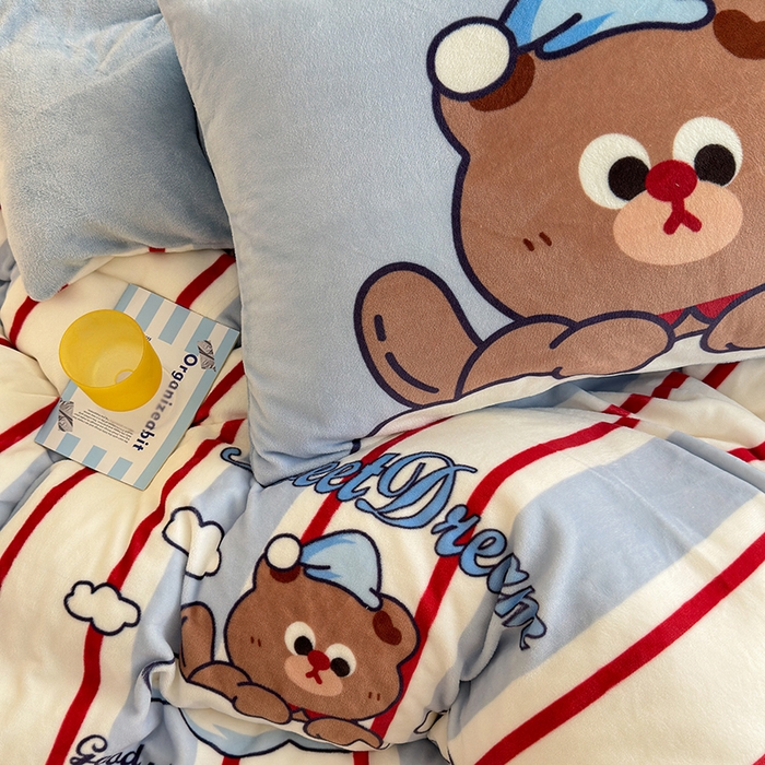 91家纺网 家纺一手货源 找家纺 2024新款大版卡通双面高克重牛奶绒床单款四件套 云朵熊