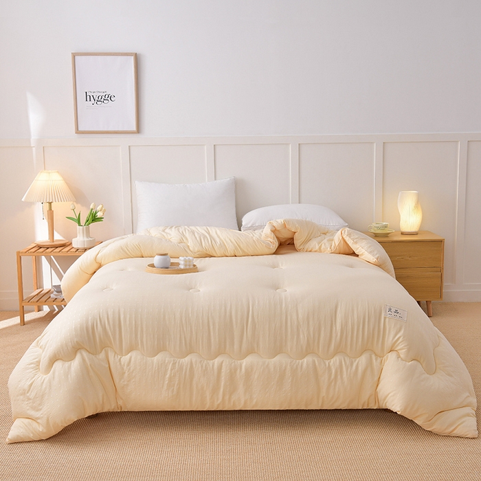 91家纺网 家纺一手货源 找家纺 预言家纺 2024新款良品压花冬被子母被 良品奶黄