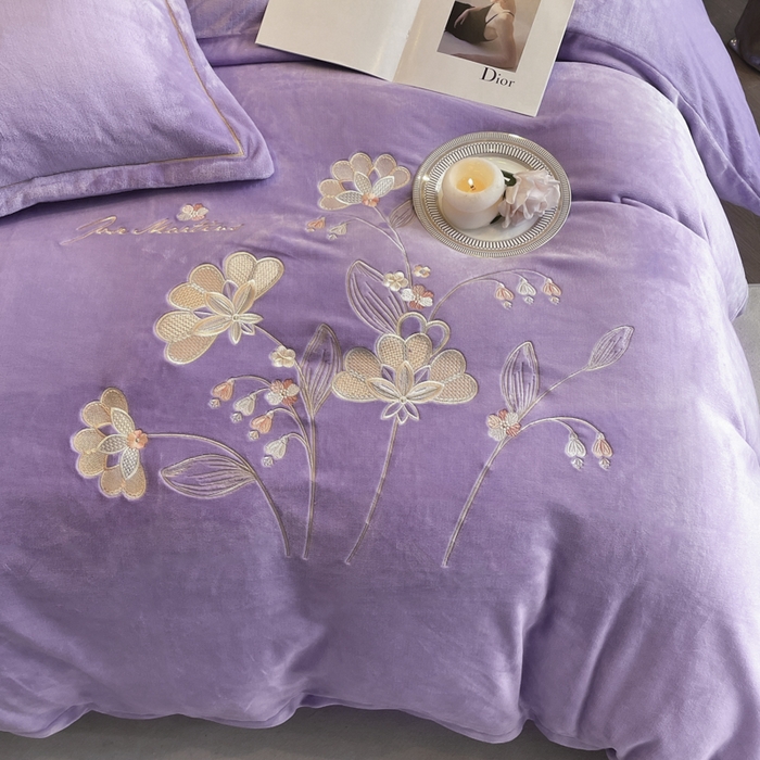 91家纺网 家纺一手货源 找家纺 畅畅家纺 2024秋冬新款牛奶绒绣花四件套 芳华-伊莉莎系列 伊莉莎-紫色