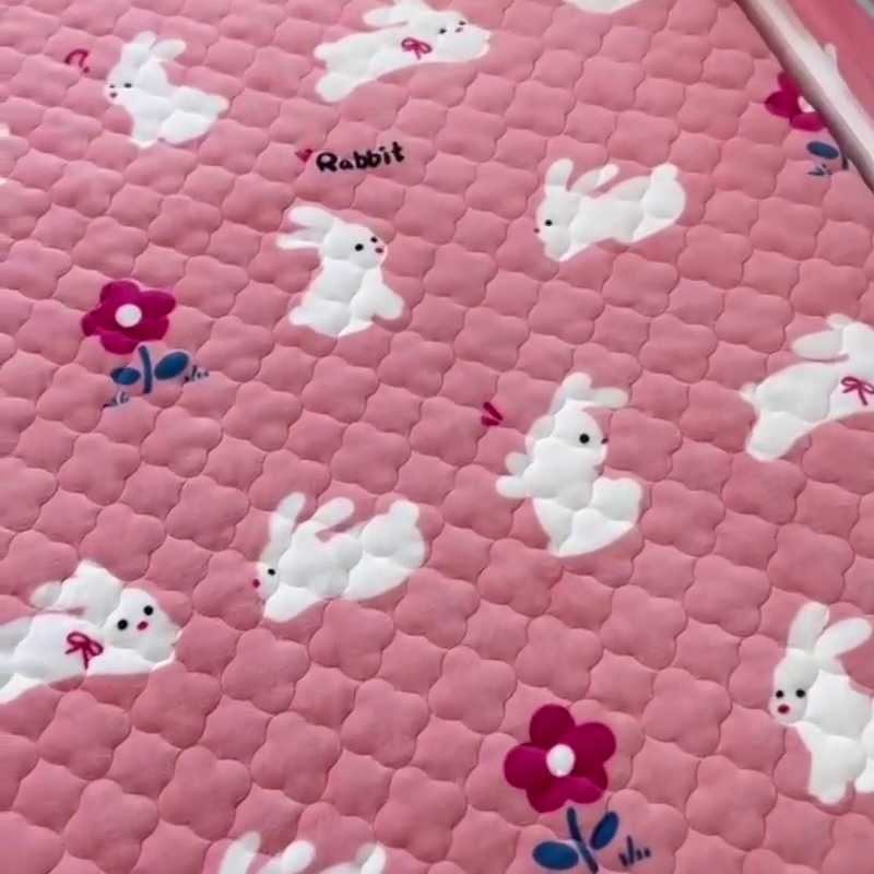 91家纺网 家纺一手货源 找家纺 小虾米 2024新款加厚上下床牛奶绒夹棉床笠款 欢乐兔