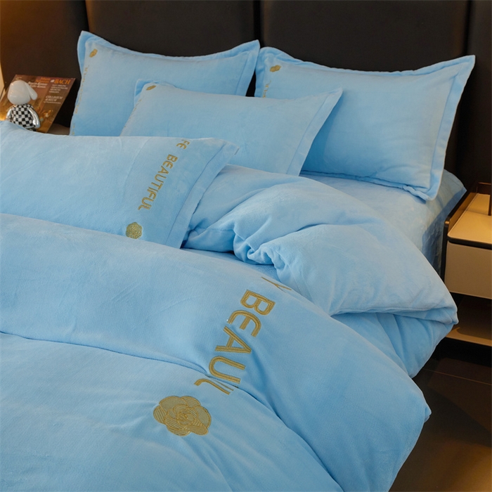 91家纺网 家纺一手货源 找家纺 招财狼家纺  2024新款7斤高克重牛奶绒刺绣四件套 山茶花-天空蓝