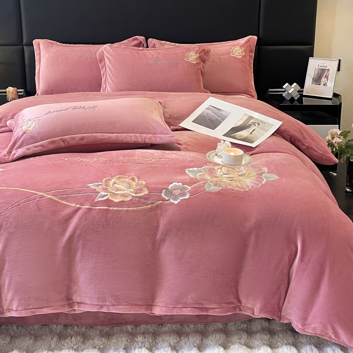 91家纺网 家纺一手货源 找家纺 畅畅家纺 2024秋冬新款牛奶绒绣花四件套 芳华-伊莉莎系列 芳华-豆沙