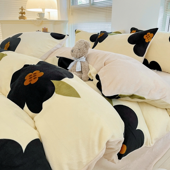 91家纺网 家纺一手货源 找家纺 帅露家纺 2024新款高克重牛奶绒印花四件套 安冉