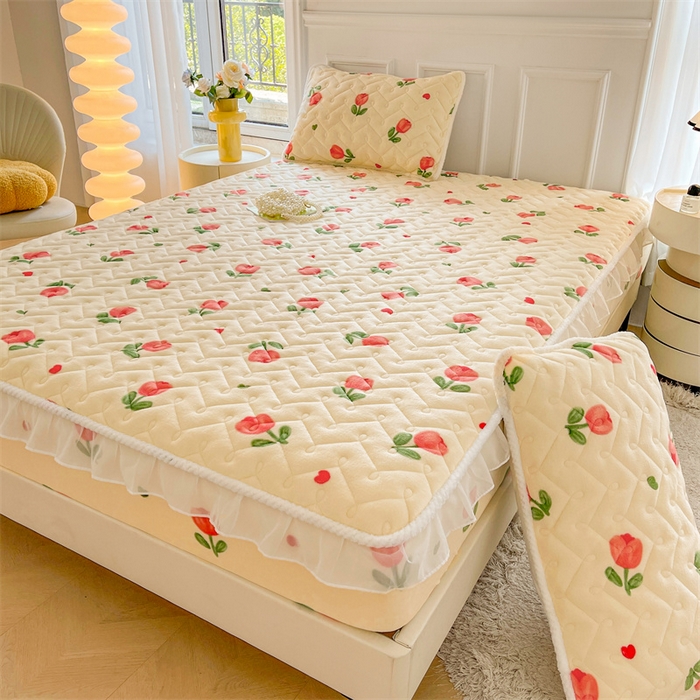 91家纺网 家纺一手货源 找家纺 小萌虎 2024新款牛奶绒夹棉花边床笠 郁金香