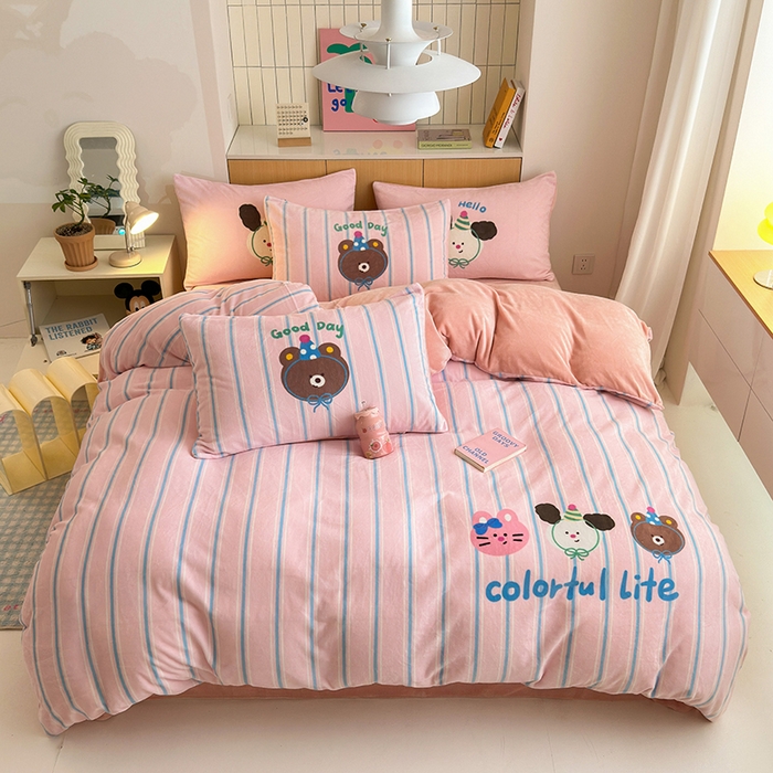 91家纺网 家纺一手货源 找家纺 2024新款大版卡通双面高克重牛奶绒床单款四件套 好朋友