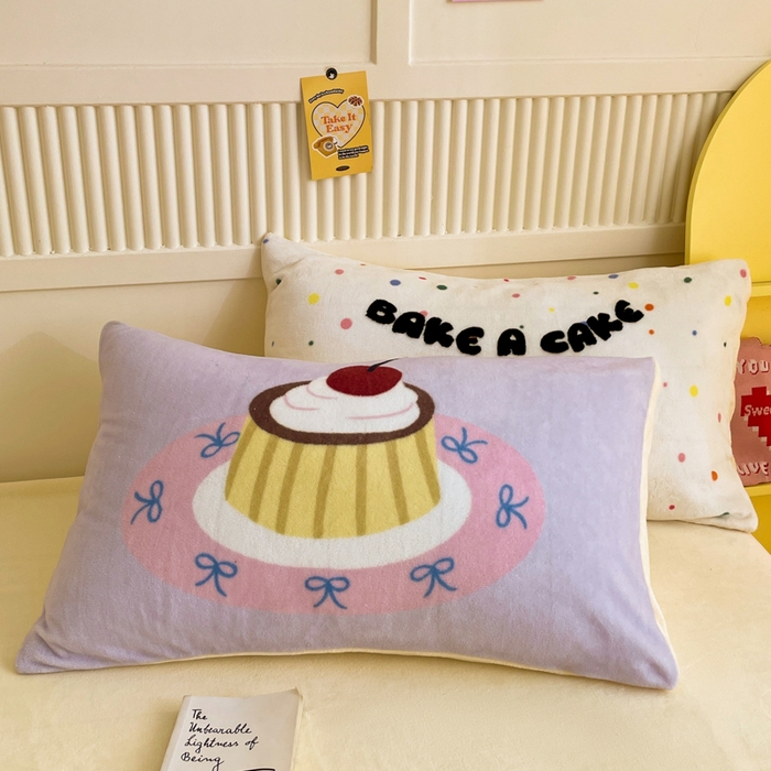 91家纺网 家纺一手货源 找家纺 呗旺鹿 2024新款高克重卡通印花牛奶绒四件套毛巾绣牛奶绒四件套 樱桃蛋糕