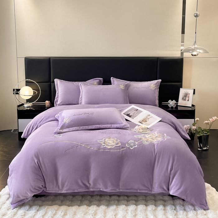 91家纺网 家纺一手货源 找家纺 畅畅家纺 2024秋冬新款牛奶绒绣花四件套 芳华-伊莉莎系列 芳华-紫