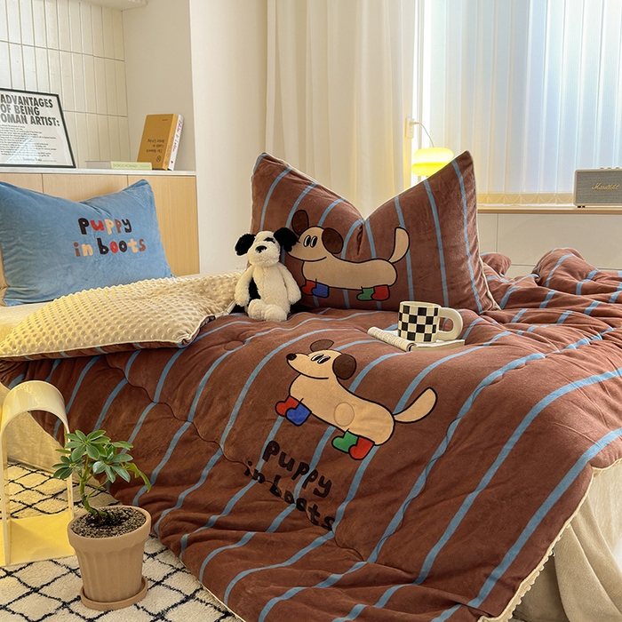 91家纺网 家纺一手货源 找家纺 2024新款卡通大版高克重牛奶绒豆豆被四件套 腊肠狗