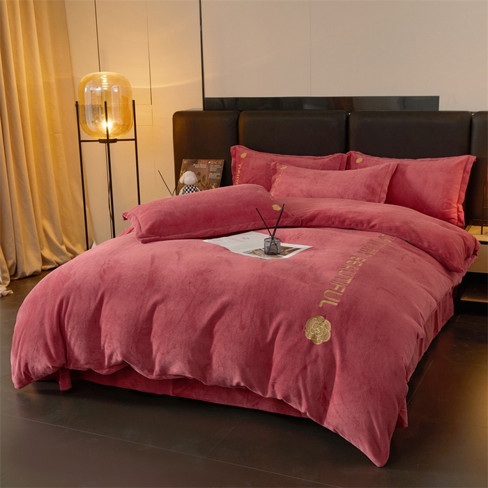 91家纺网 家纺一手货源 找家纺 招财狼家纺  2024新款7斤高克重牛奶绒刺绣四件套 山茶花-豆沙红