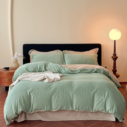 91家纺网 家纺一手货源 找家纺 （总）万盛家纺 2025新款全消光加厚230克牛奶绒拼色四件套 