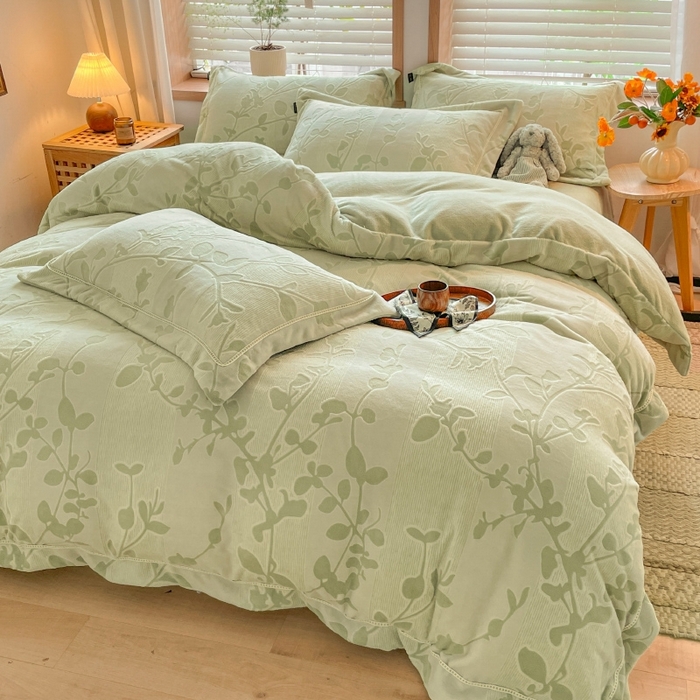 91家纺网 家纺一手货源 找家纺 简如 2025新款A类加厚冰岛立体雕花牛奶绒浮雕绒四件套（有买家秀） 花蔓-草绿