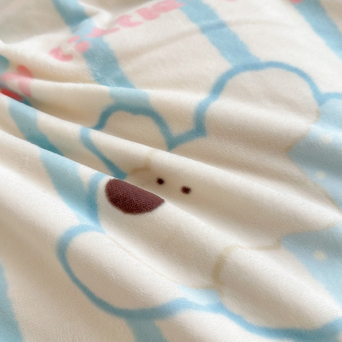 91家纺网 家纺一手货源 找家纺 2024新款大版卡通双面高克重牛奶绒床单款四件套 竖条狗狗蓝