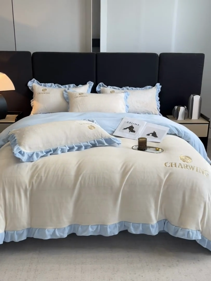 91家纺网 家纺一手货源 找家纺 耀达家居 2024新款高克重韩版纯色绣花刺绣牛奶绒四件套 山茶暖白+浅蓝