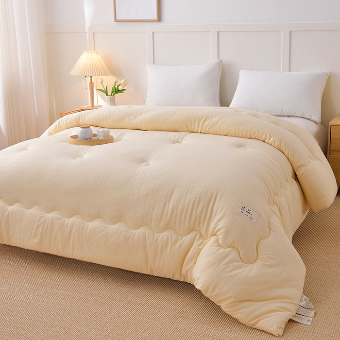 91家纺网 家纺一手货源 找家纺 预言家纺 2024新款良品压花冬被子母被 良品奶黄