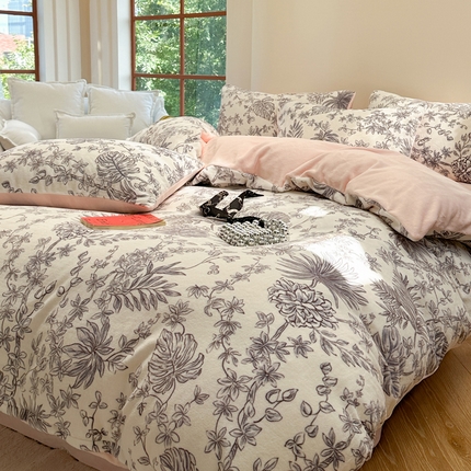 91家纺网 家纺一手货源 找家纺 卡巴伦家纺 2024新款美式牛奶绒印花款四件套 花影