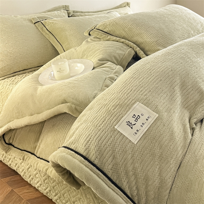 91家纺网 家纺一手货源 找家纺 欧邦 新款提花针织绒牛奶绒单被套夹棉床盖三件套四件套 初见-芥黄